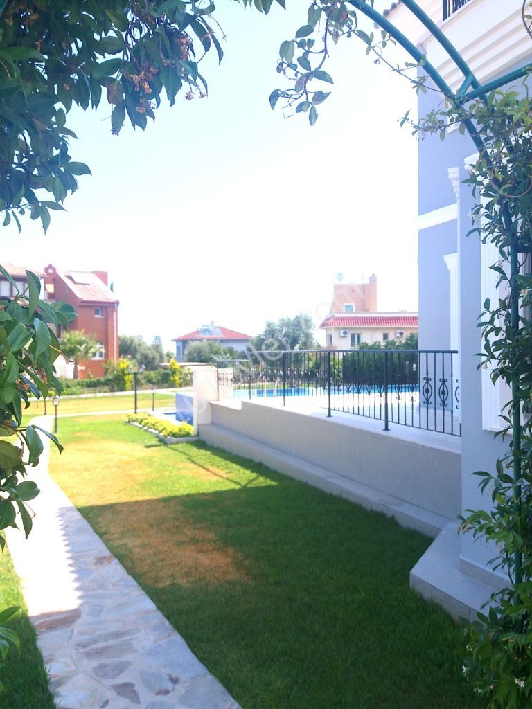 Girne Bellapais'te 3+2 lüx süper manzaralı havuzlu villa