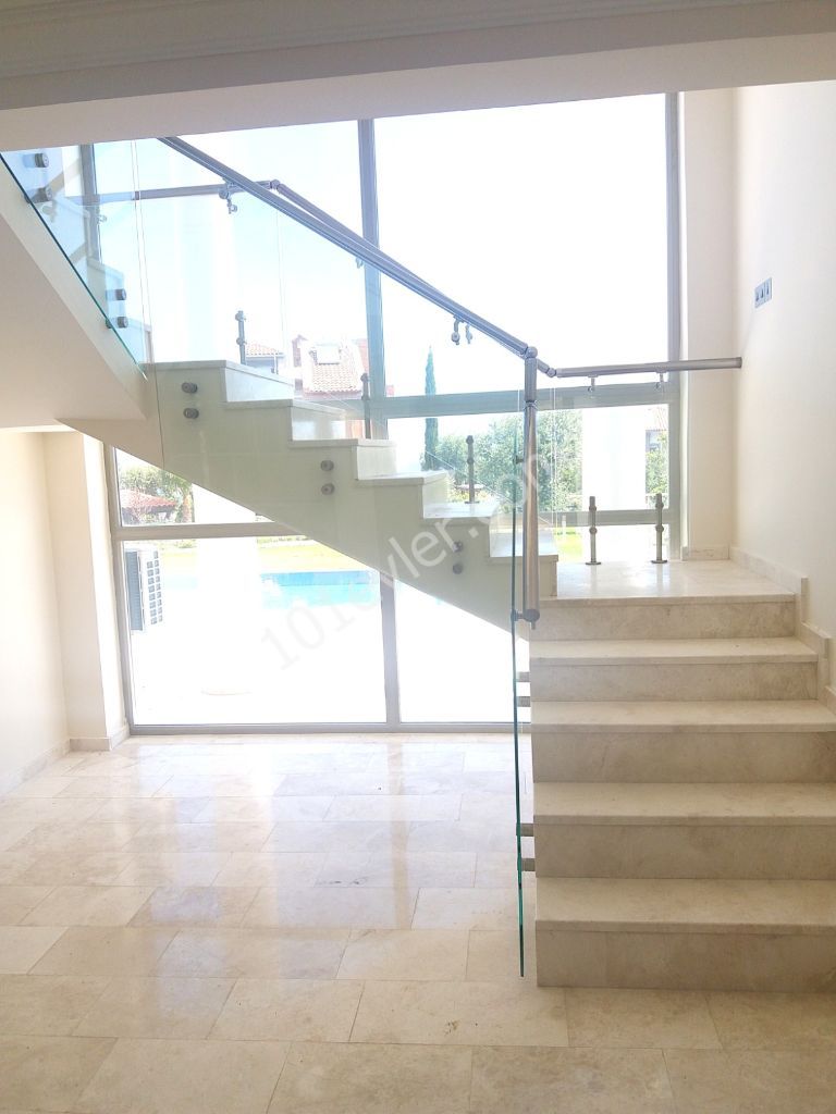 Girne Bellapais'te 3+2 lüx süper manzaralı havuzlu villa