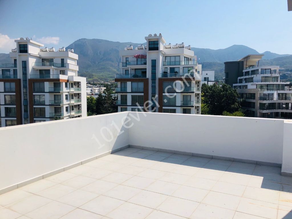 1+1 penthouse for rent in center of Kyrenia, area  Kar market , full furnished and with amazing views , 2800 tl