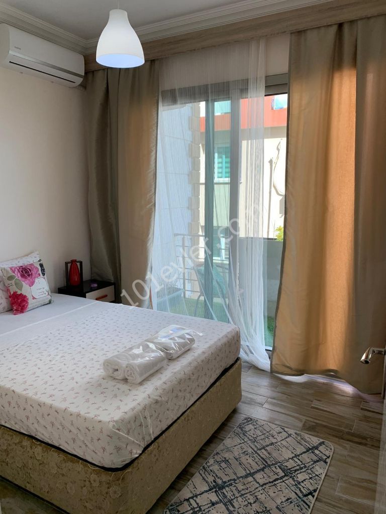 3+1 kiralık  lux  penthouse Girne Merkez'de.Deniz ve Şehir  Manzaralı 