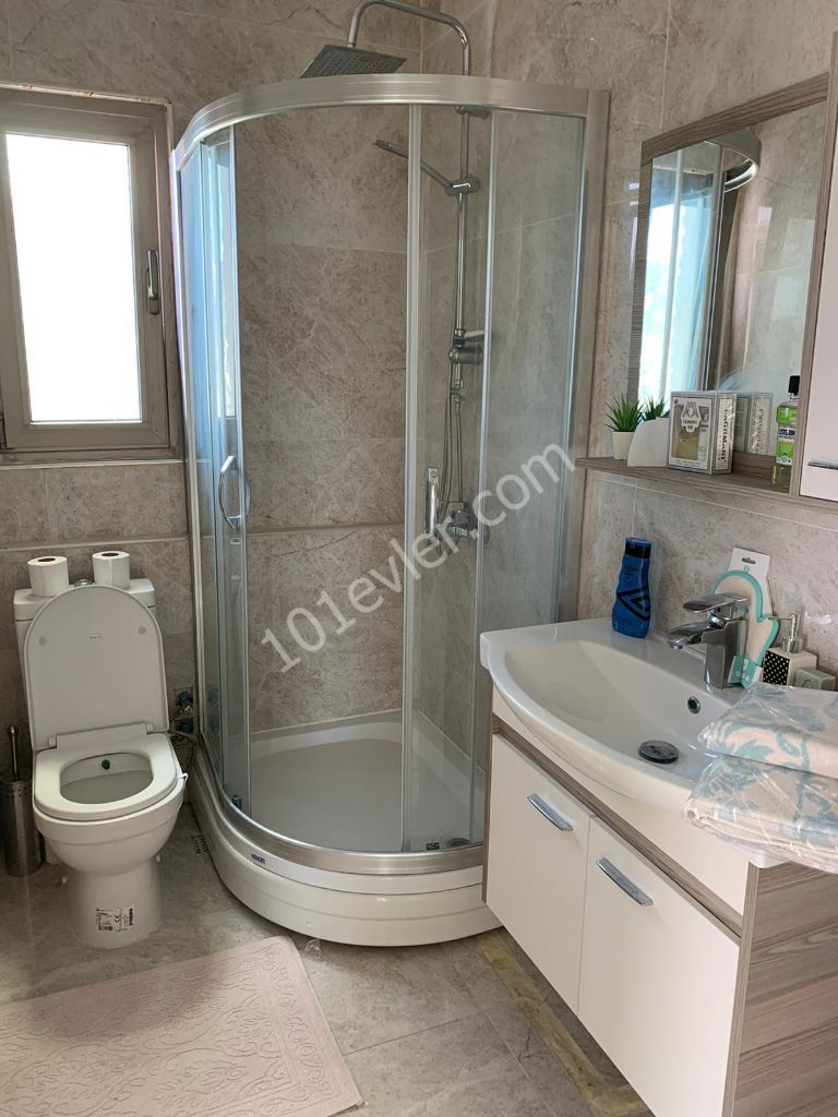 3 + 1 zu vermieten Lu Llogara penthouse im Zentrum von Kyrenia.Meer , Stadt, und Bergblick ** 