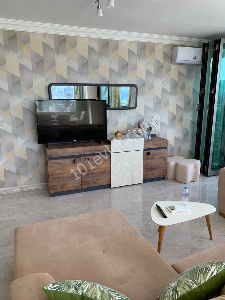 3+1 kiralık lux penthouse Girne Merkez'de.Deniz ,Şehir , ve Dağ Manzaralı