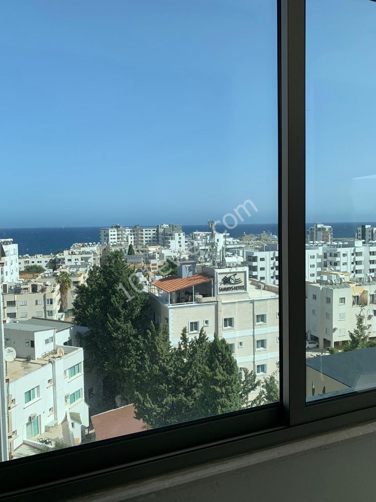 3+1 kiralık lux penthouse Girne Merkez'de.Deniz ,Şehir , ve Dağ Manzaralı