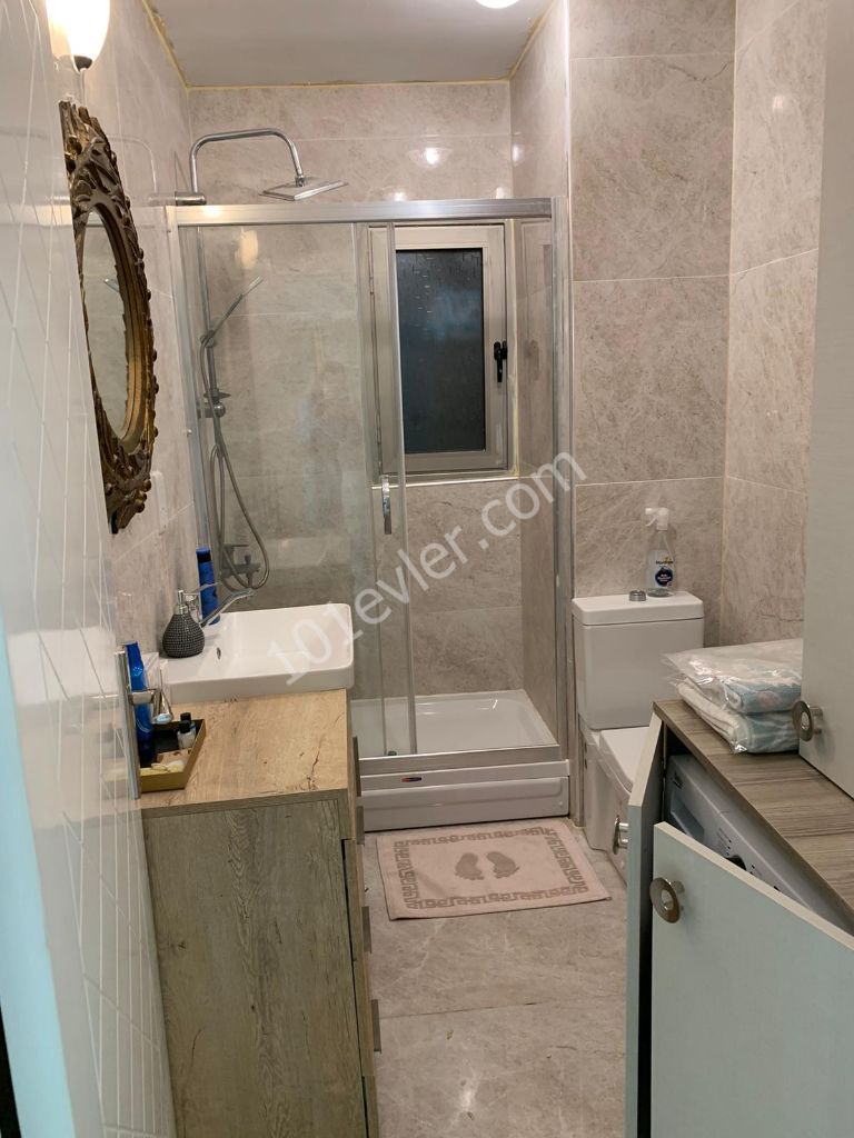 3+1 kiralık lux penthouse Girne Merkez'de.Deniz ,Şehir , ve Dağ Manzaralı