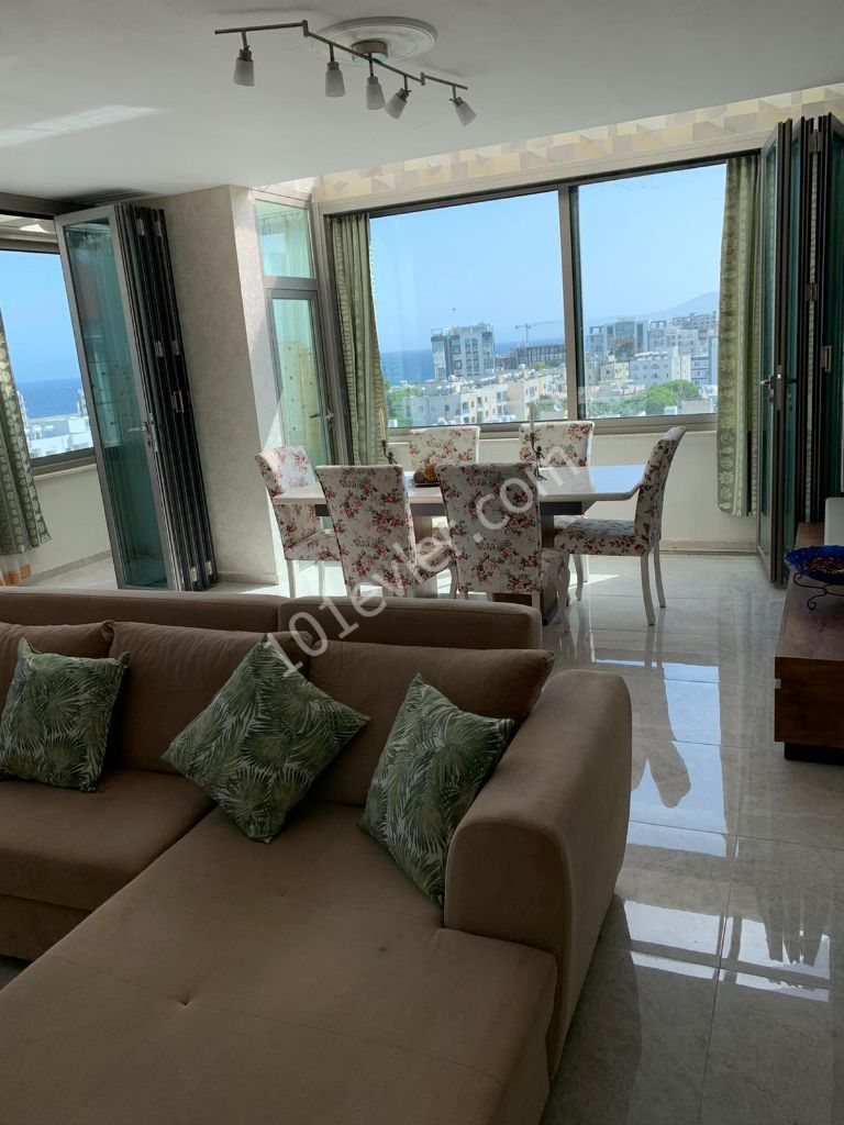 3 + 1 zu vermieten Lu Llogara penthouse im Zentrum von Kyrenia.Meer , Stadt, und Bergblick ** 