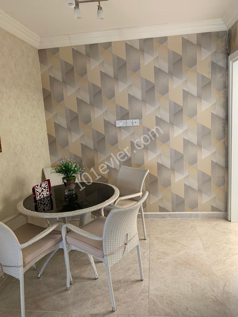 3+1 kiralık lux penthouse Girne Merkez'de.Deniz ,Şehir , ve Dağ Manzaralı