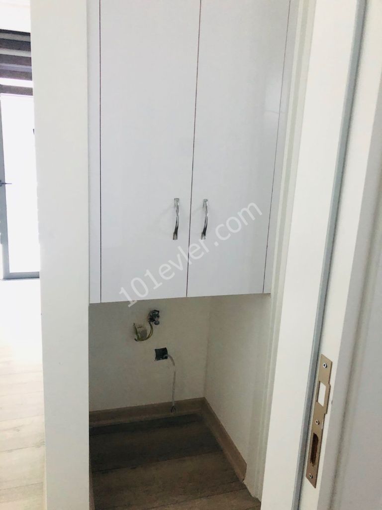 1+1 kiralık daire, Jasmin Court bölgesinde