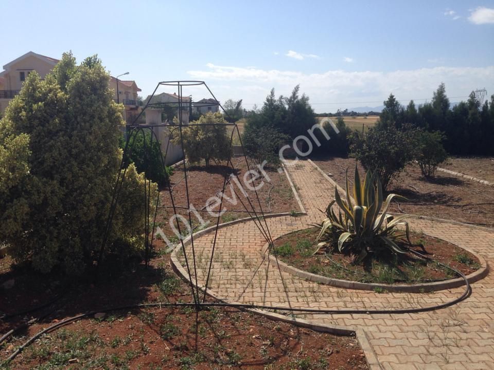 4+2 villa for sale in İskele/Ötüken.