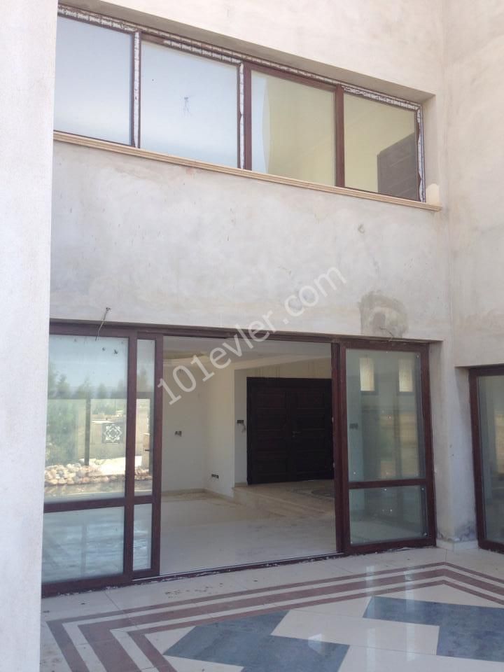 4+2 villa for sale in İskele/Ötüken.