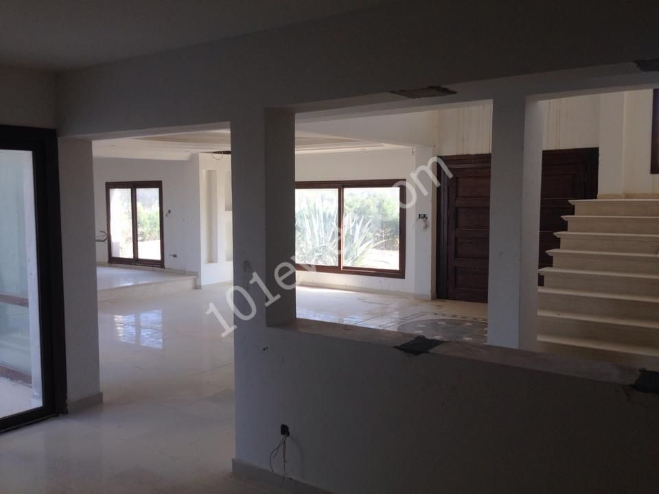 4+2 villa for sale in İskele/Ötüken.