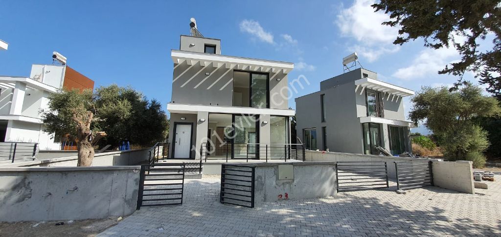 Satılık 2+1 ve 3+1 Yeni Modern Villalar Girne Ozanköy Bolgesi