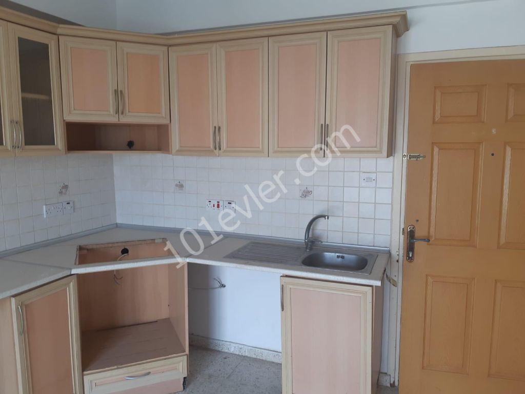 2+1 SATILIK DAİRE LEFKOŞADA, KIZILBAŞTA.