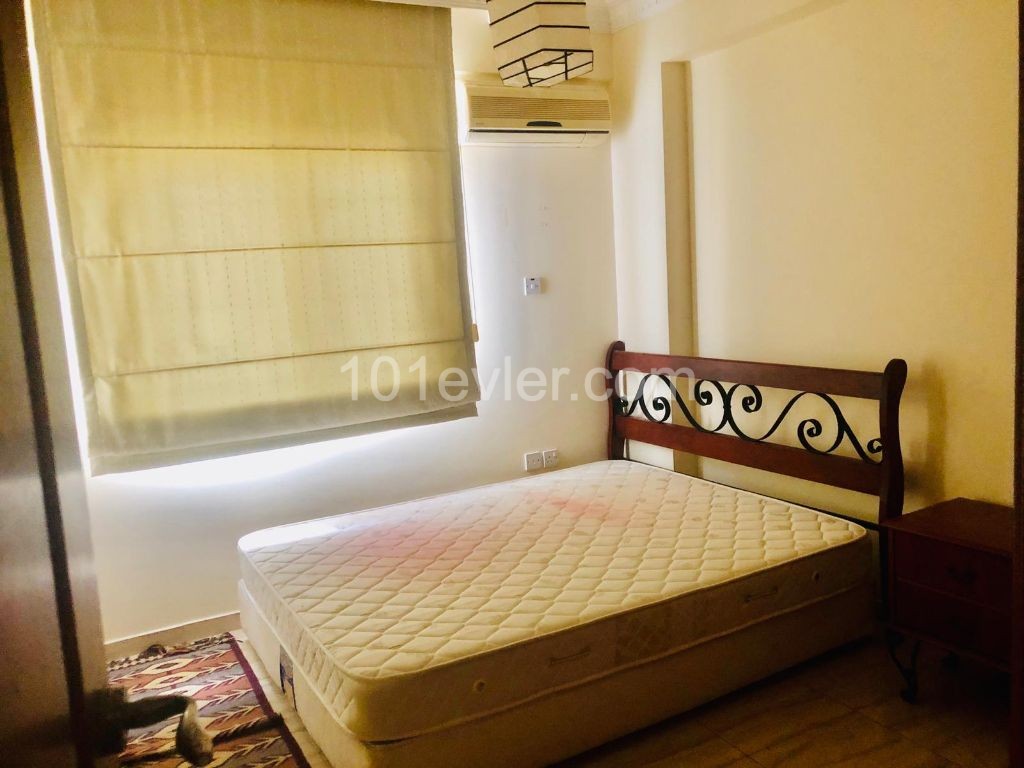 Girne Merkez Jasmine Court bölgesinde güzel deniz manzaralı 3 + 1 kiralık daire.  Akdeniz'e sadece 50m