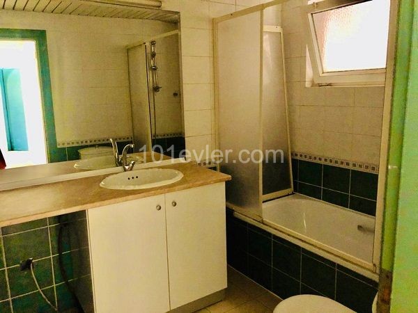 Girne Merkez'de satılık 3+1 daire, Denize sifir