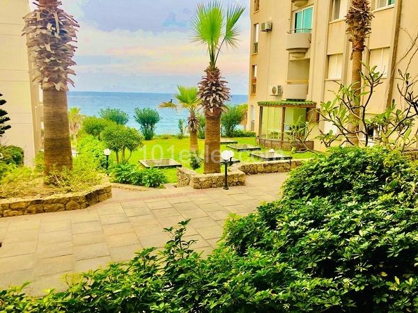 Girne Merkez'de satılık 3+1 daire, Denize sifir