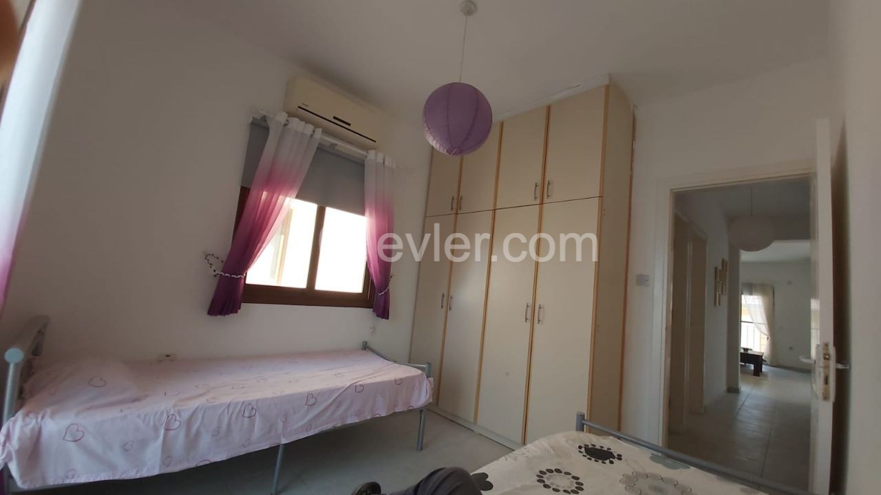 Girne, Doanköy'de satılık 2+1 penthouse , yüzme havuzlu site içinde  