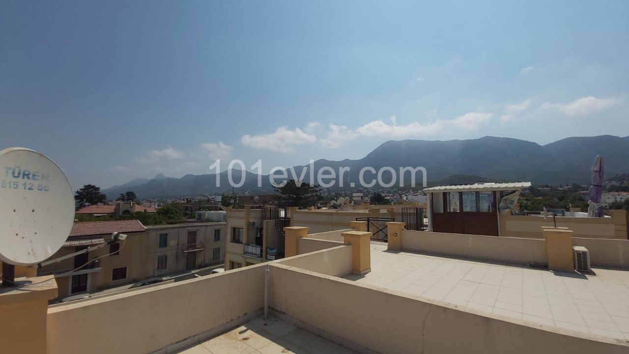 Girne, Doanköy'de satılık 2+1 penthouse , yüzme havuzlu site içinde  