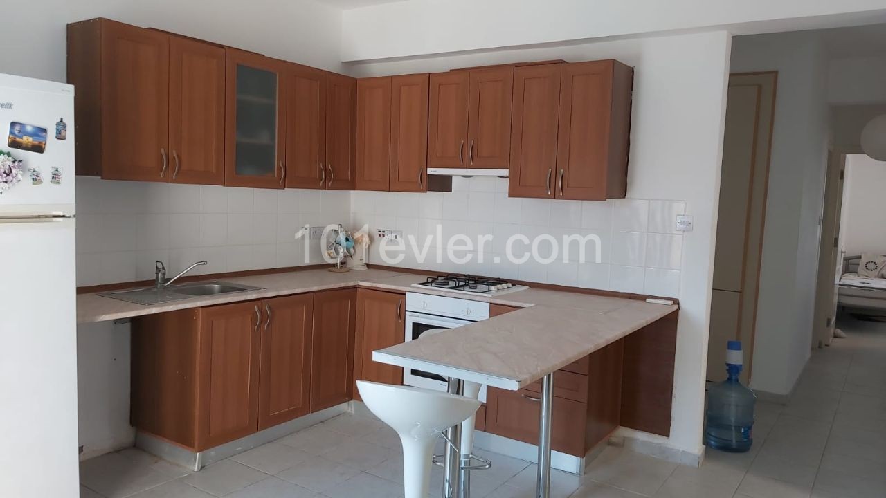 Girne, Doanköy'de satılık 2+1 penthouse , yüzme havuzlu site içinde  