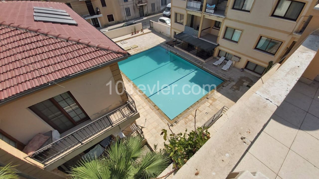 Girne, Doanköy'de satılık 2+1 penthouse , yüzme havuzlu site içinde  