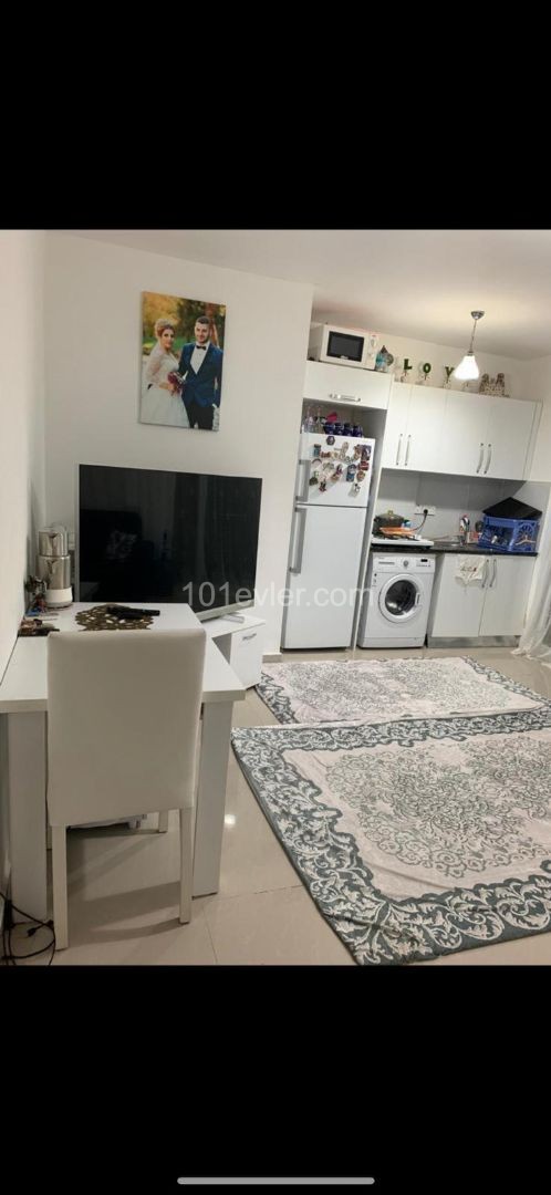 Girne Merkez'de satılık 1+1 daire , Bariş Park bölgesinde 