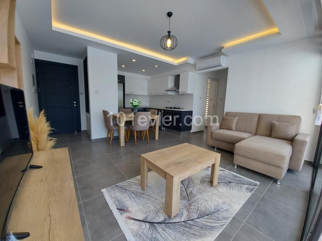 Girne’de, Lapta bölgesinde havuzlu sitede satılık 2+1 penthouse veya bahçe apartmanı.