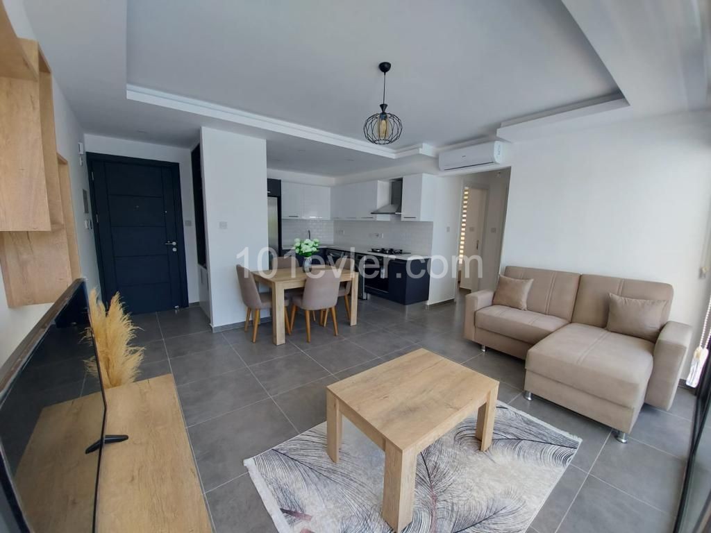 Girne’de, Lapta bölgesinde havuzlu sitede satılık 2+1 penthouse veya bahçe apartmanı.