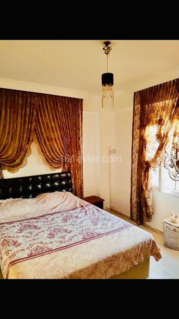 Geräumige 115 m2 2+1 voll möblierte Wohnung zum Verkauf im Zentrum von Kyrenia, in der Region Hürdeniz ** 