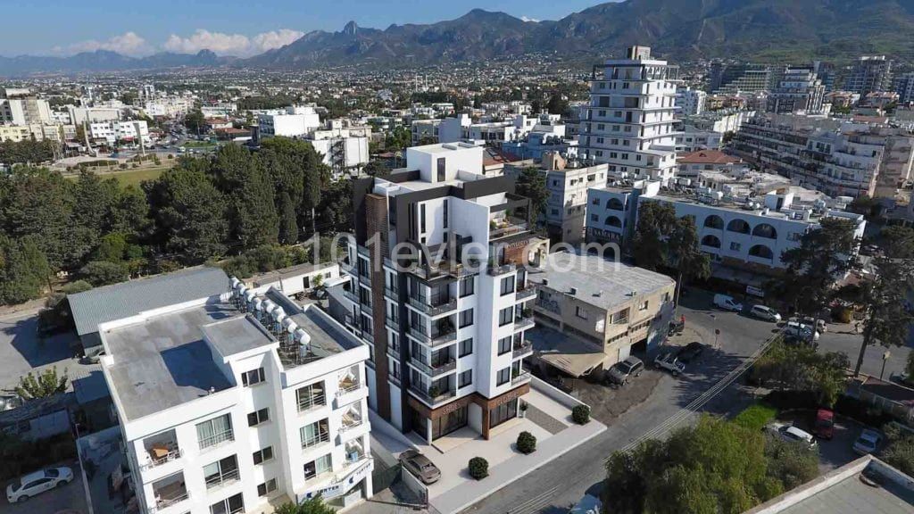 2+1 apartment  for sale in the center of Kyrenia, in the district of Teachers' House.  TURKISH TİTLE DEED!