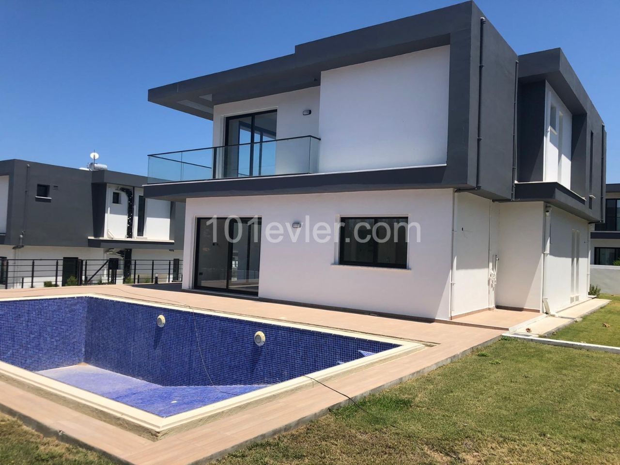 4+1 brand new villa for sale in Alsancak, Kyrenia with private garden and swimming pool 