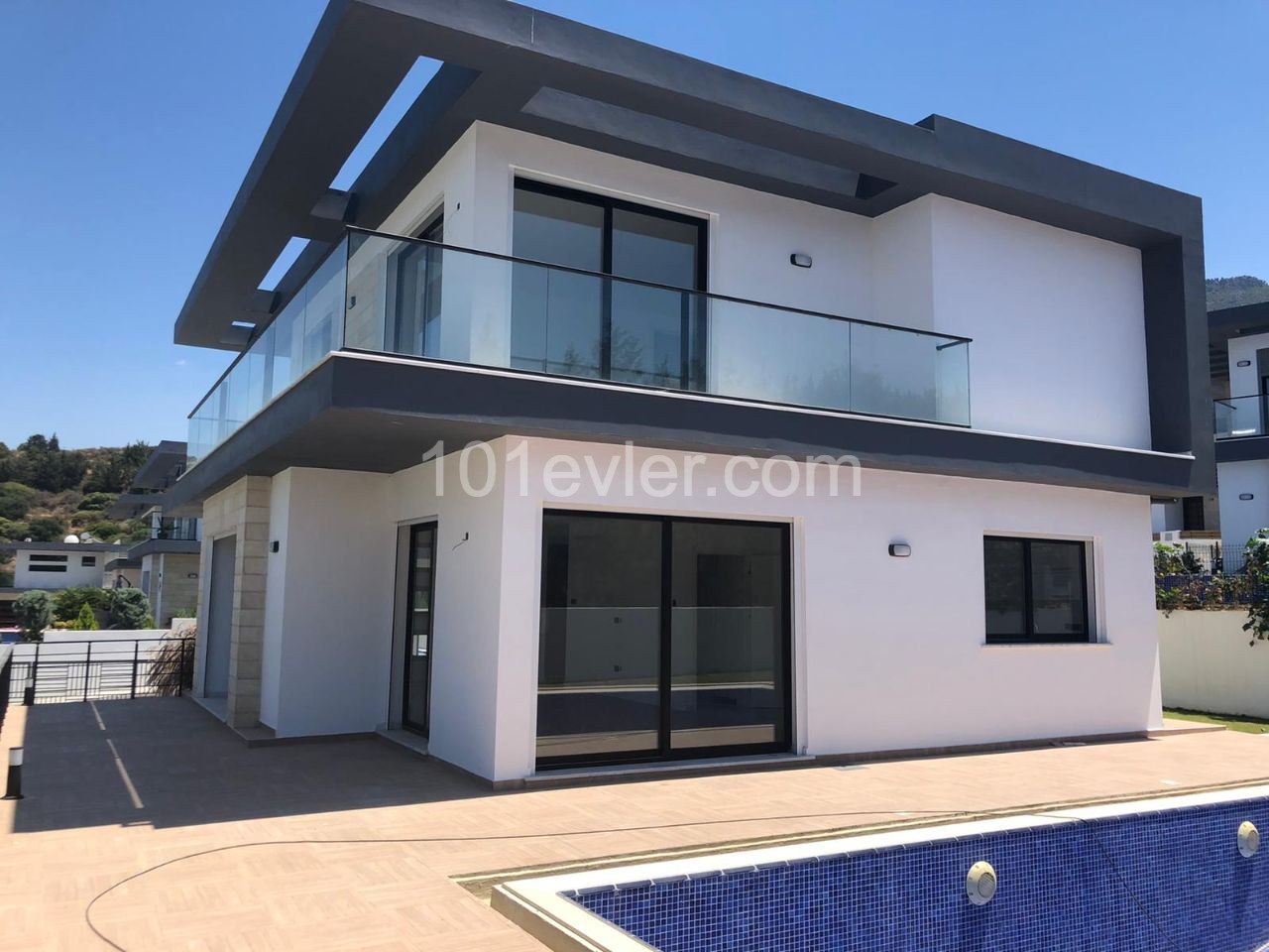 4+1 brand new villa for sale in Alsancak, Kyrenia with private garden and swimming pool 