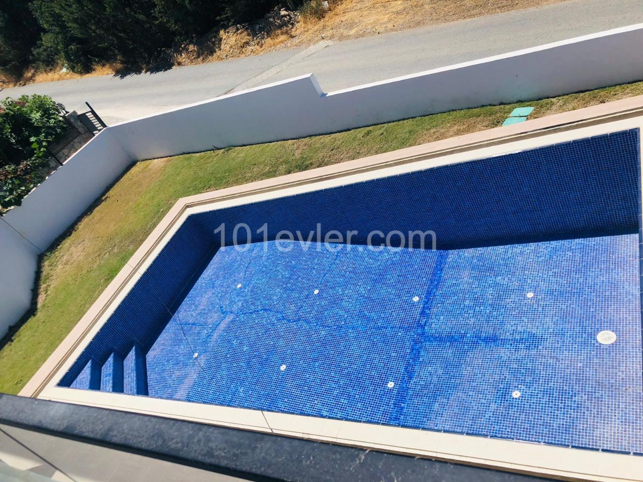 4+1 brand new villa for sale in Alsancak, Kyrenia with private garden and swimming pool 