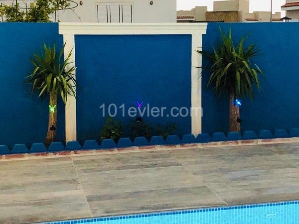 Akdeniz'e yürüyüş mesafede TATLISU'da haftalık  kiralık  3 + 1 villa!