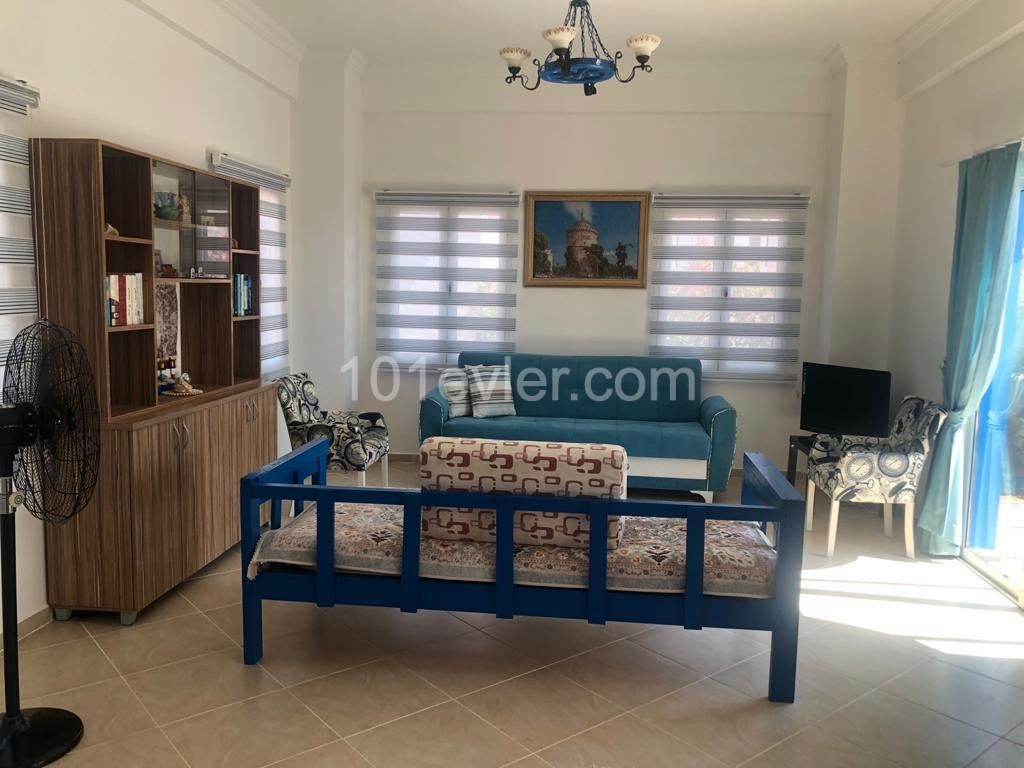 Akdeniz'e yürüyüş mesafede TATLISU'da haftalık  kiralık  3 + 1 villa!