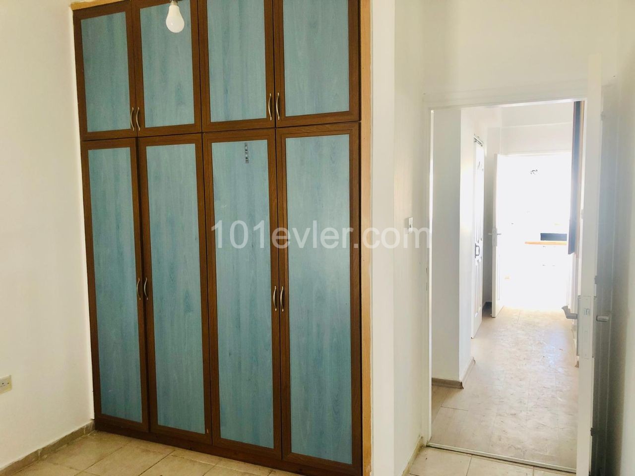 3+1 apartment for sale in Girne, Kaşgar hotel area, only 200 m to the sea. 