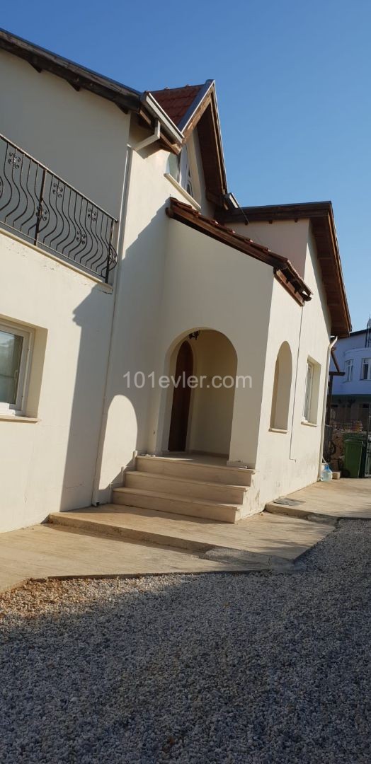 4+1 villa for daily rent in Esentepe 