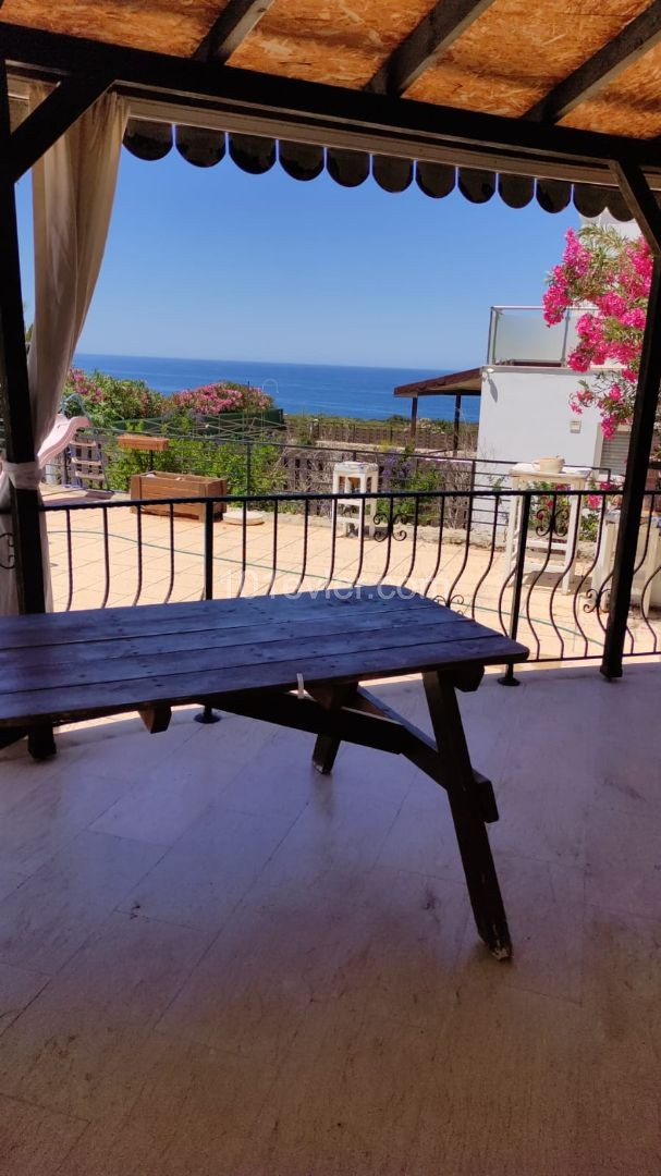 4+1 villa for daily rent in Esentepe 