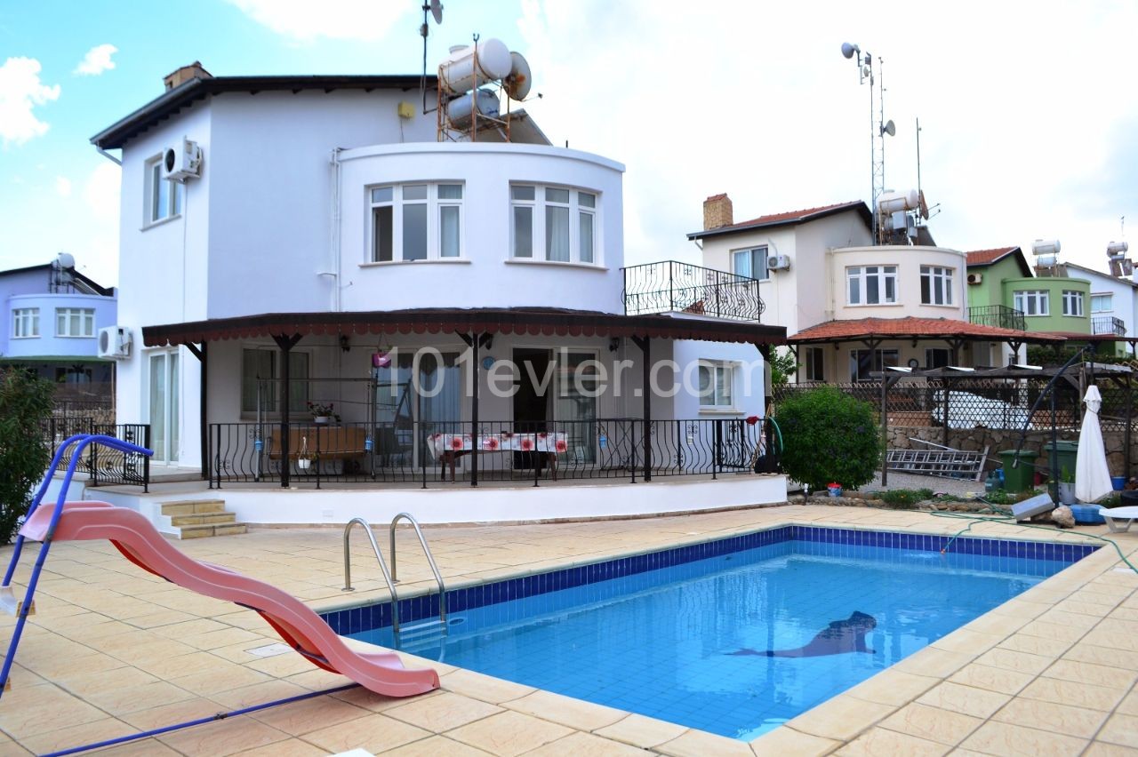 4+1 villa for daily rent in Esentepe 