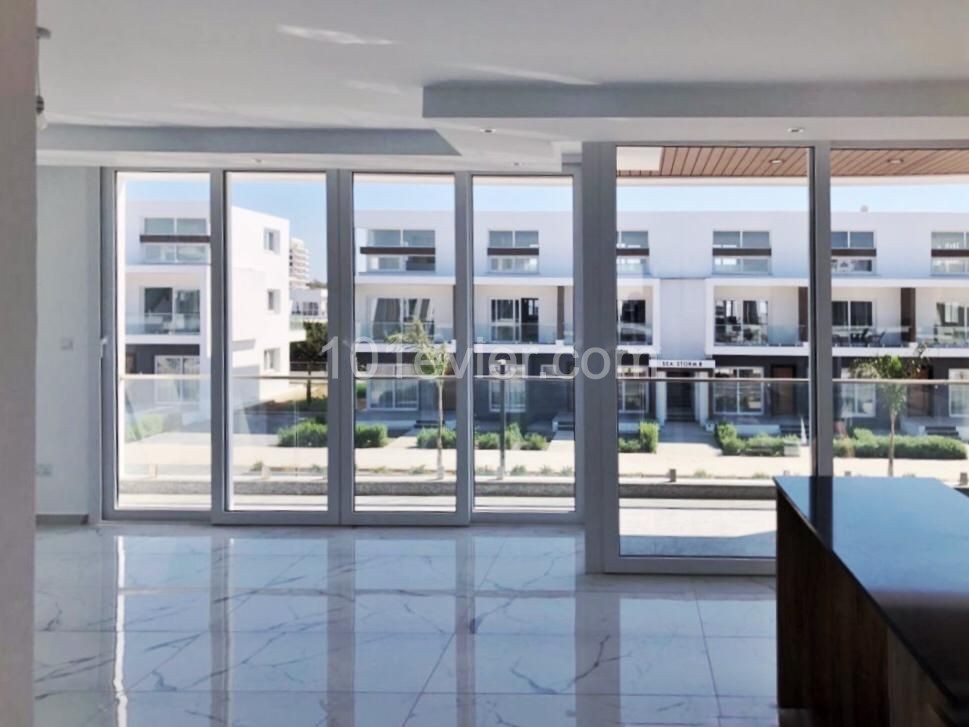 Luxury 2+1 penthouse apartment near Mediterranean Sea in 5 star concept site. Ready to move. 