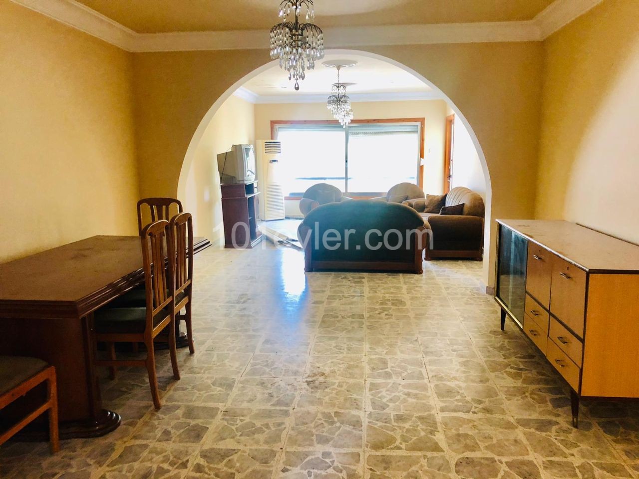 Geräumige 3 + 1 möblierte Wohnung zum Verkauf in der oberen Kyrenia. ** 