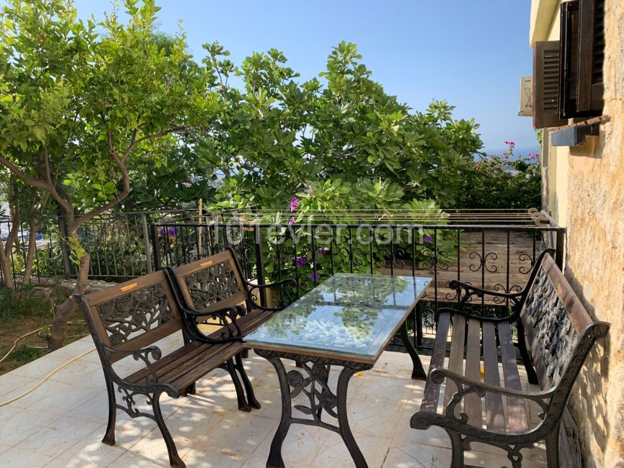 5+1 villa for rent in Edremit 