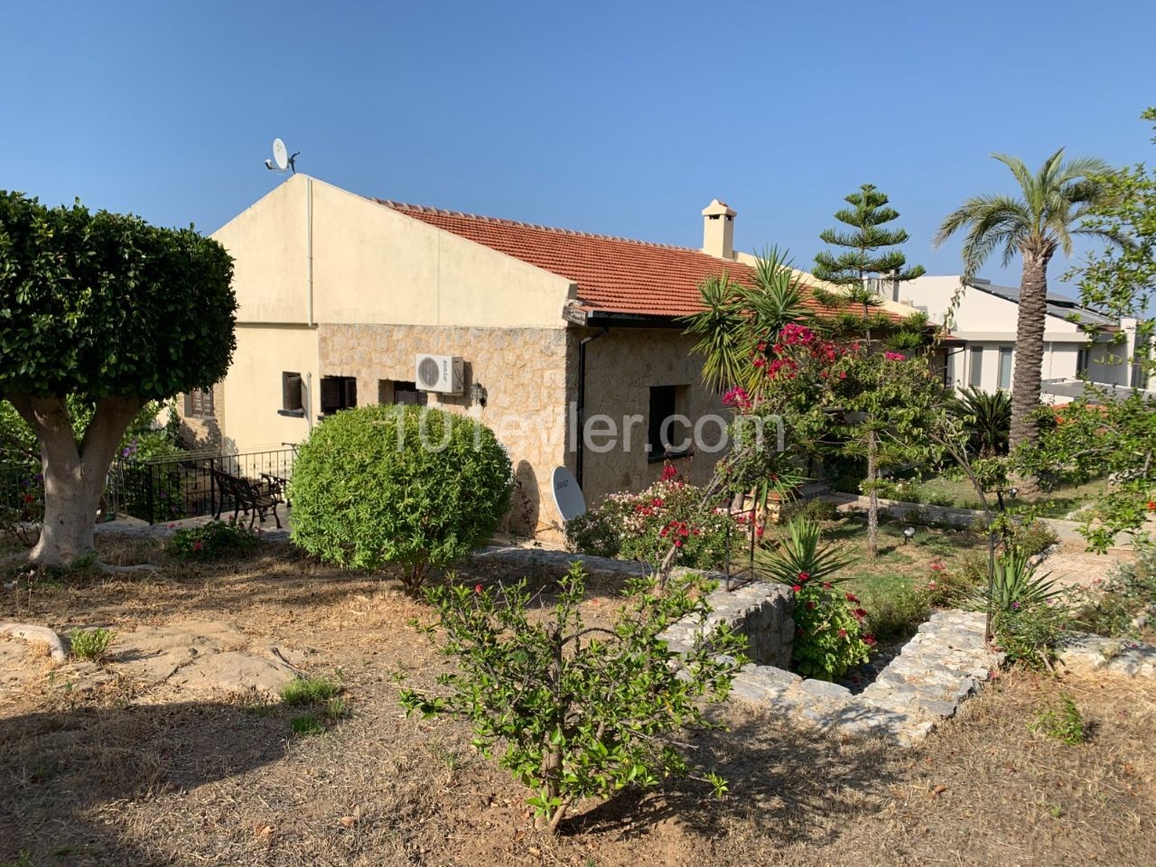 5+1 villa for rent in Edremit 