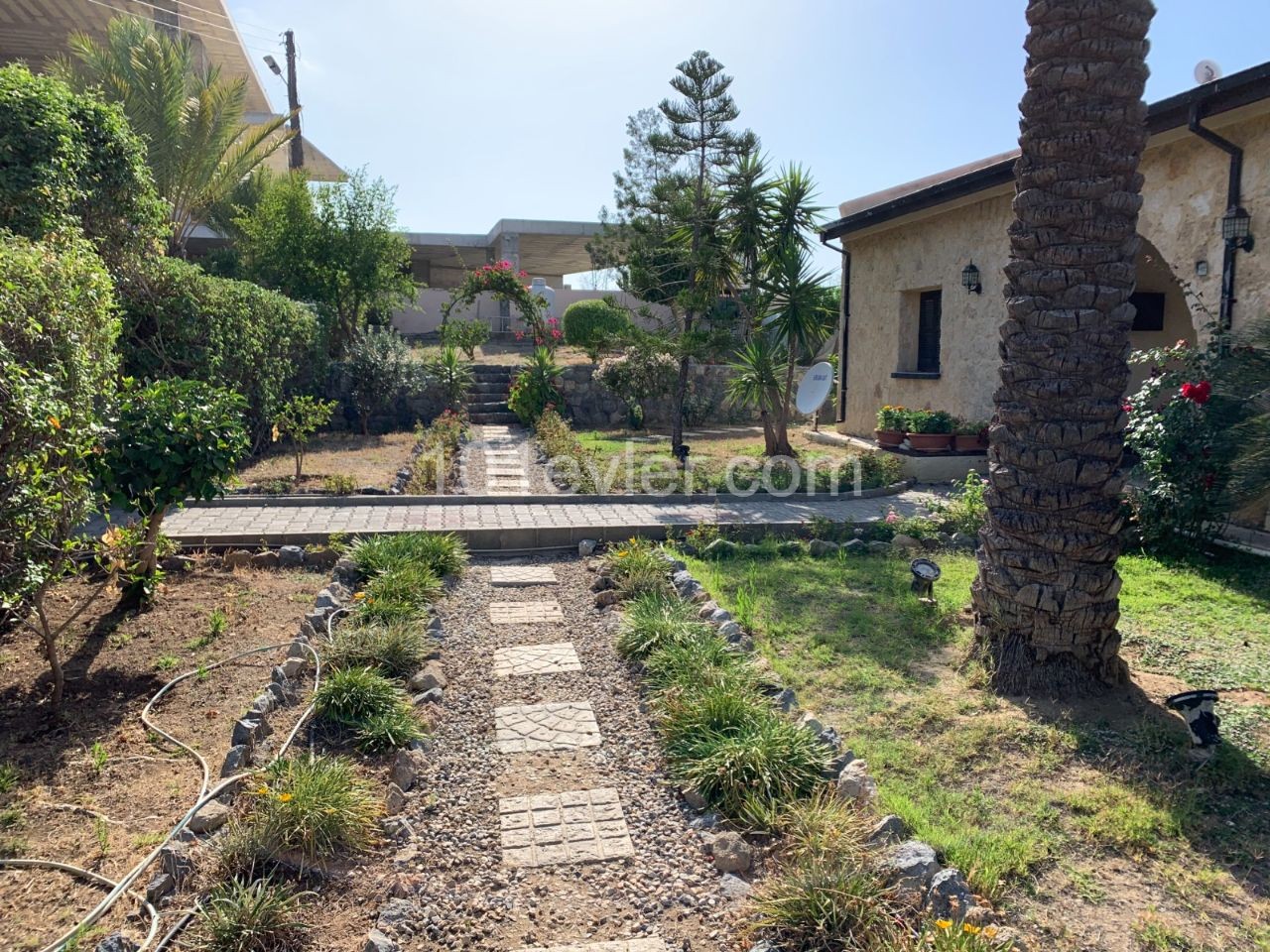 5+1 villa for rent in Edremit 