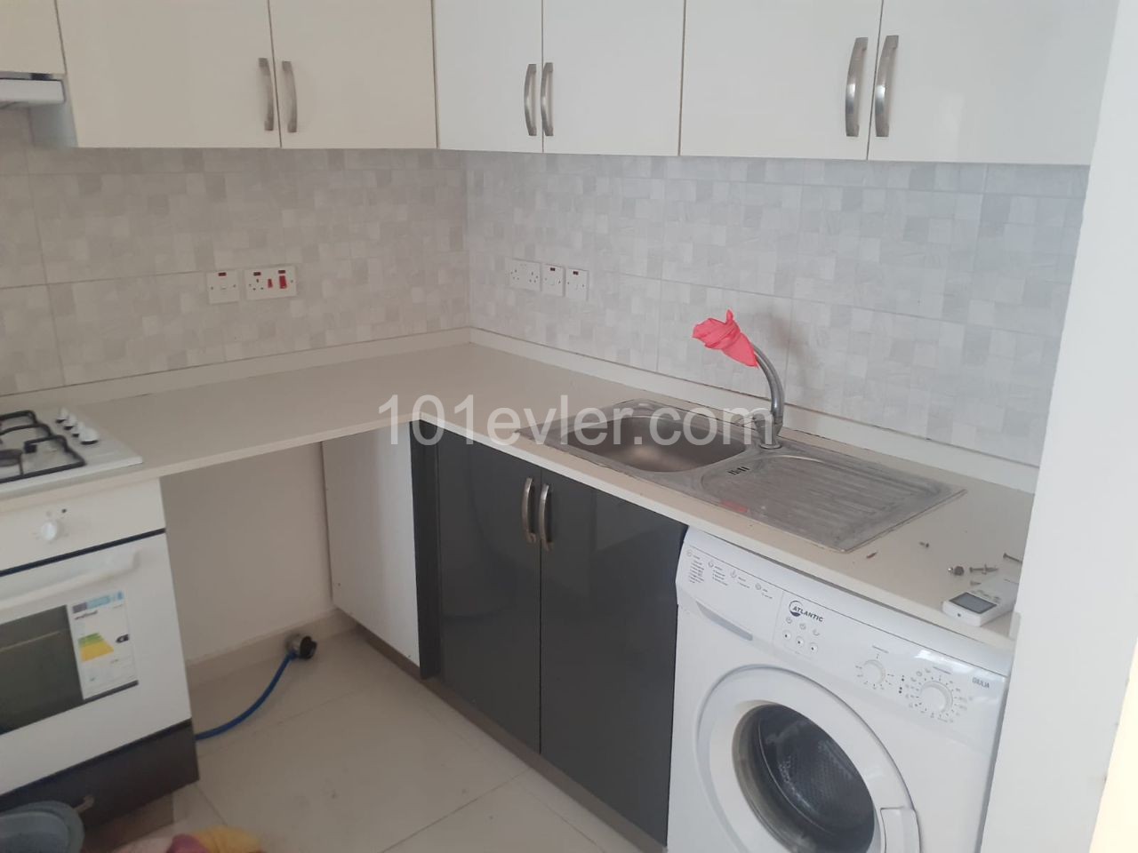 3+1 apartment for rent in center of Kyrenia. Kaşgar Court area.