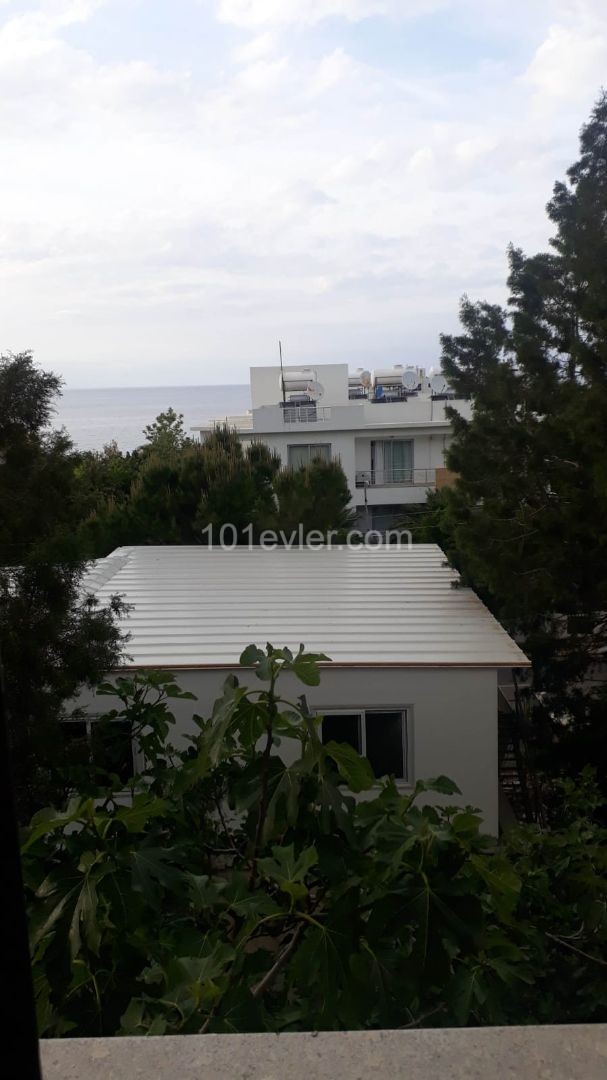 Girne Merkez'de satılık 3+1 daire 