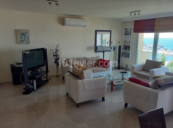 3+1 apartment for rent in center of Kyrenia