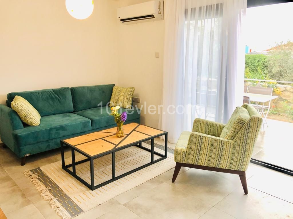 1+1 Luxury apartment with garden for rent in Alsancak, in a complex with pool