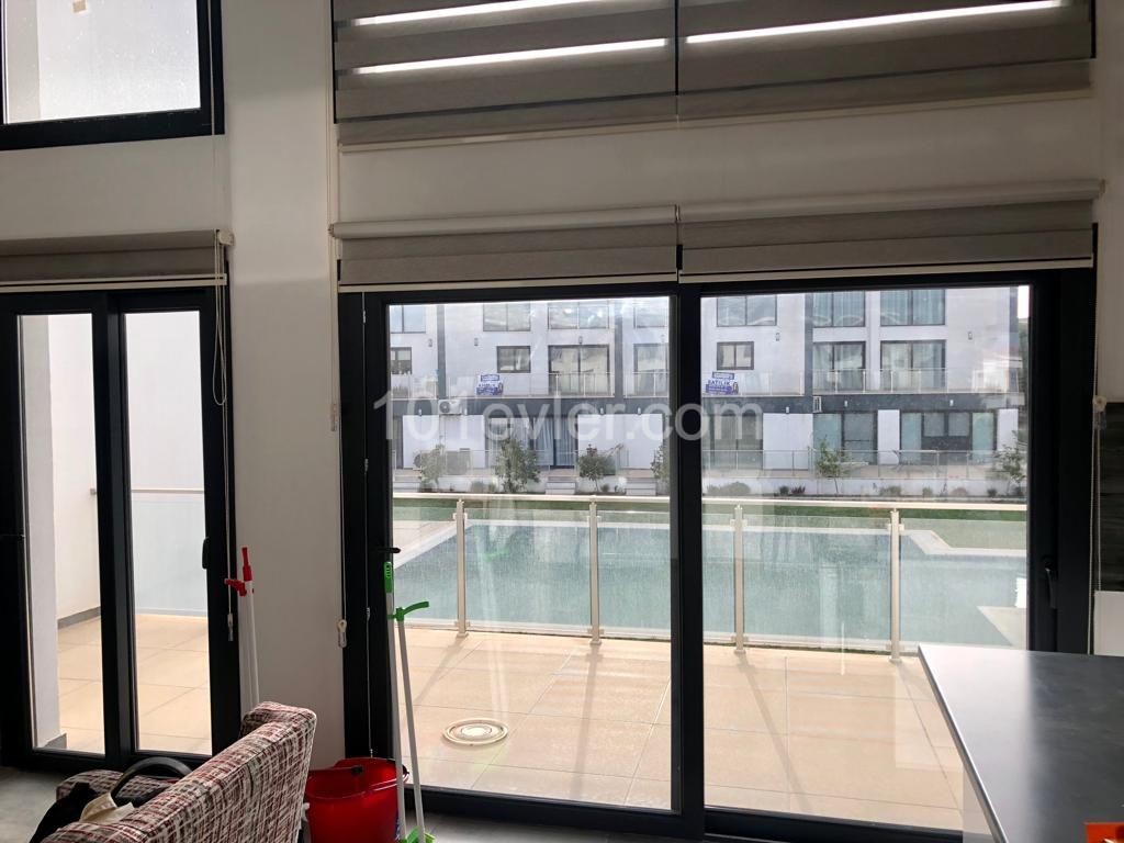 2+1 luxury loft flat for rent in Alsancak, in a complex with a pool.