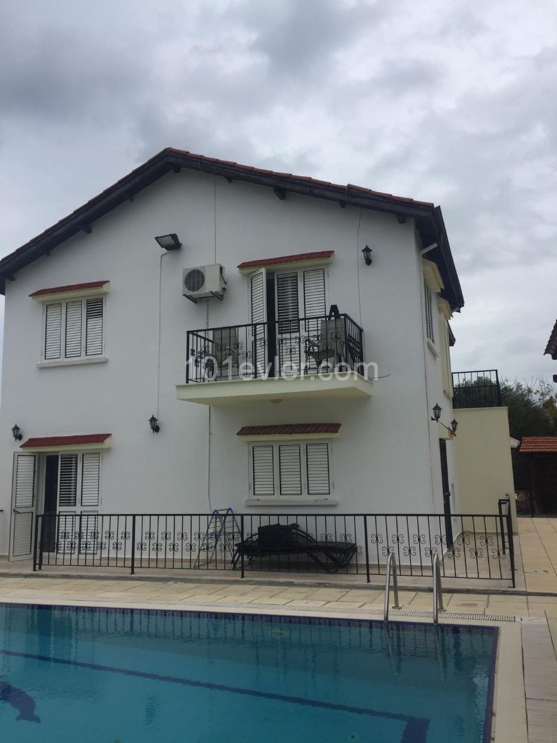 Ozanköy'de kiralık 4+1 villa , Cratosun Karşı tarafinda 