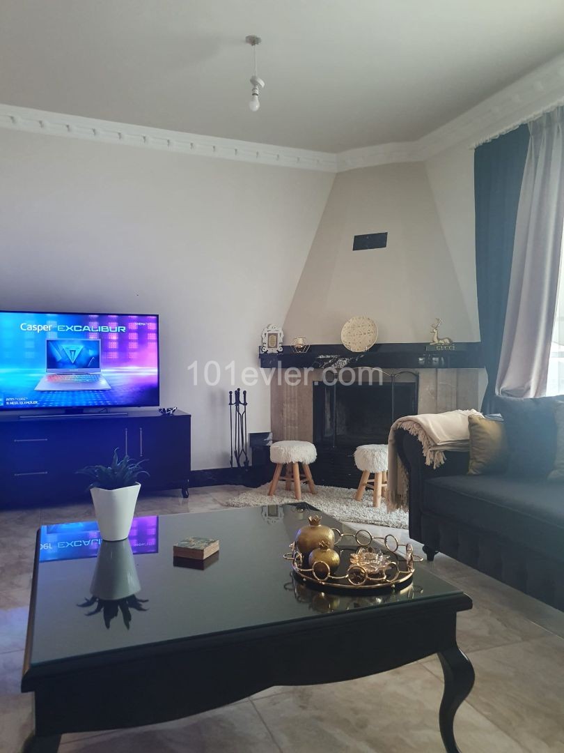 5+1 luxury villa for sale in Çatalköy