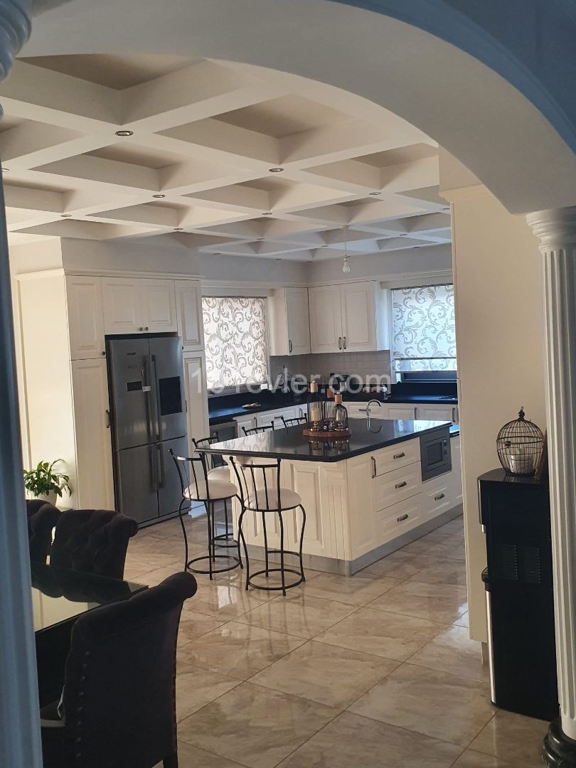 5+1 luxury villa for sale in Çatalköy